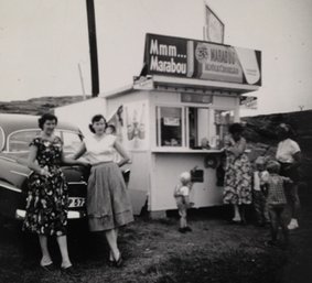 bulldozer flyttar smuts på byggarbetsplatsen